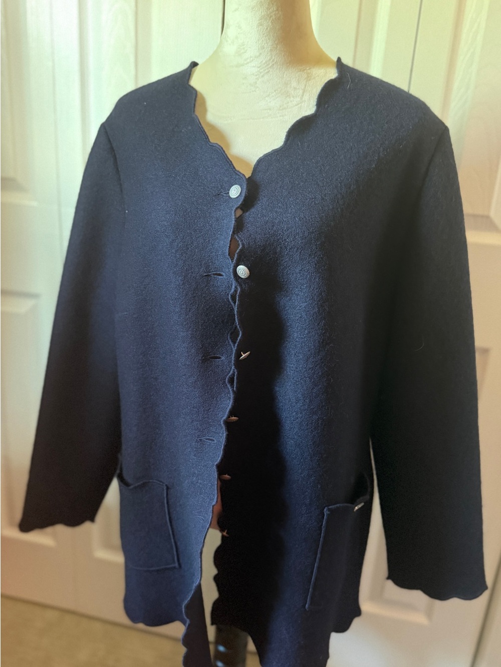 Geiger Women’s Scalloped-Edge Navy Cardigan with Front Pockets